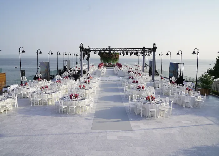 كراون بلازا فلورا